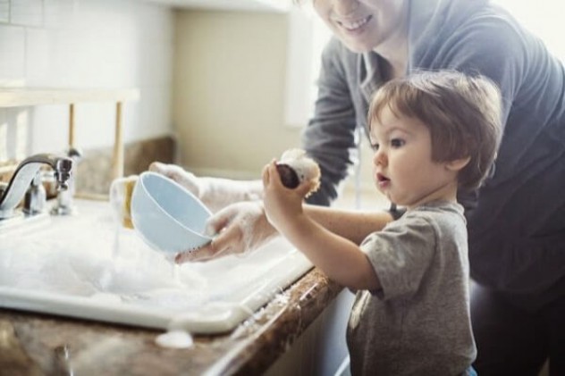 Lợi ích của việc giáo dục trẻ em làm việc nhà từ sớm