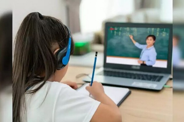 Hành trình dạy con đúng cách với những bất cập khi trẻ học online mùa dịch