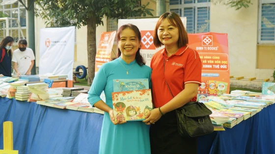 <br />
<b>Notice</b>:  Undefined property: stdClass::$name in <b>/home/dinhti/domains/dinhtibooks.com.vn/public_html/modules/news/views/home/carousel_all.php</b> on line <b>10</b><br />

