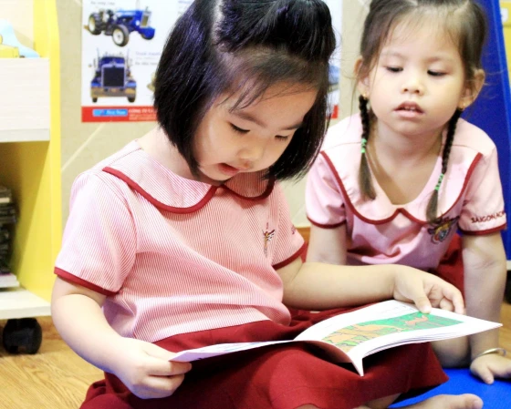 <br />
<b>Notice</b>:  Undefined property: stdClass::$name in <b>/home/dinhti/domains/dinhtibooks.com.vn/public_html/modules/news/views/home/carousel_all.php</b> on line <b>10</b><br />
