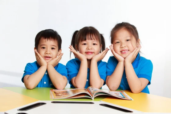 <br />
<b>Notice</b>:  Undefined property: stdClass::$name in <b>/home/dinhti/domains/dinhtibooks.com.vn/public_html/modules/news/views/home/carousel_all.php</b> on line <b>10</b><br />
