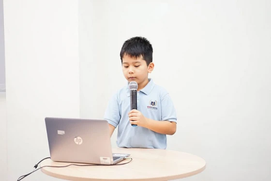 <br />
<b>Notice</b>:  Undefined property: stdClass::$name in <b>/home/dinhti/domains/dinhtibooks.com.vn/public_html/modules/news/views/home/carousel_all.php</b> on line <b>10</b><br />
