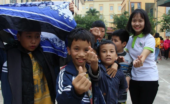 <br />
<b>Notice</b>:  Undefined property: stdClass::$name in <b>/home/dinhti/domains/dinhtibooks.com.vn/public_html/modules/news/views/home/carousel_all.php</b> on line <b>10</b><br />
