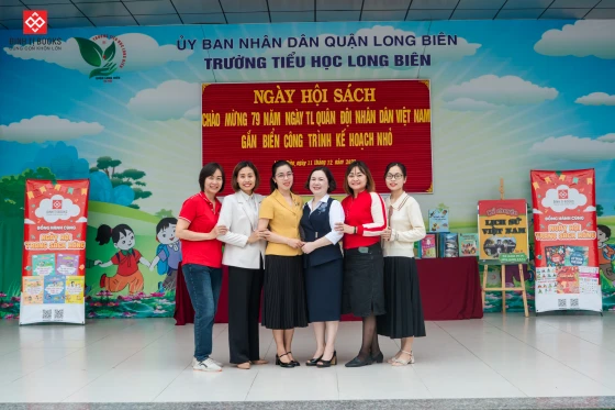 <br />
<b>Notice</b>:  Undefined property: stdClass::$name in <b>/home/dinhti/domains/dinhtibooks.com.vn/public_html/modules/news/views/home/carousel_all.php</b> on line <b>10</b><br />
