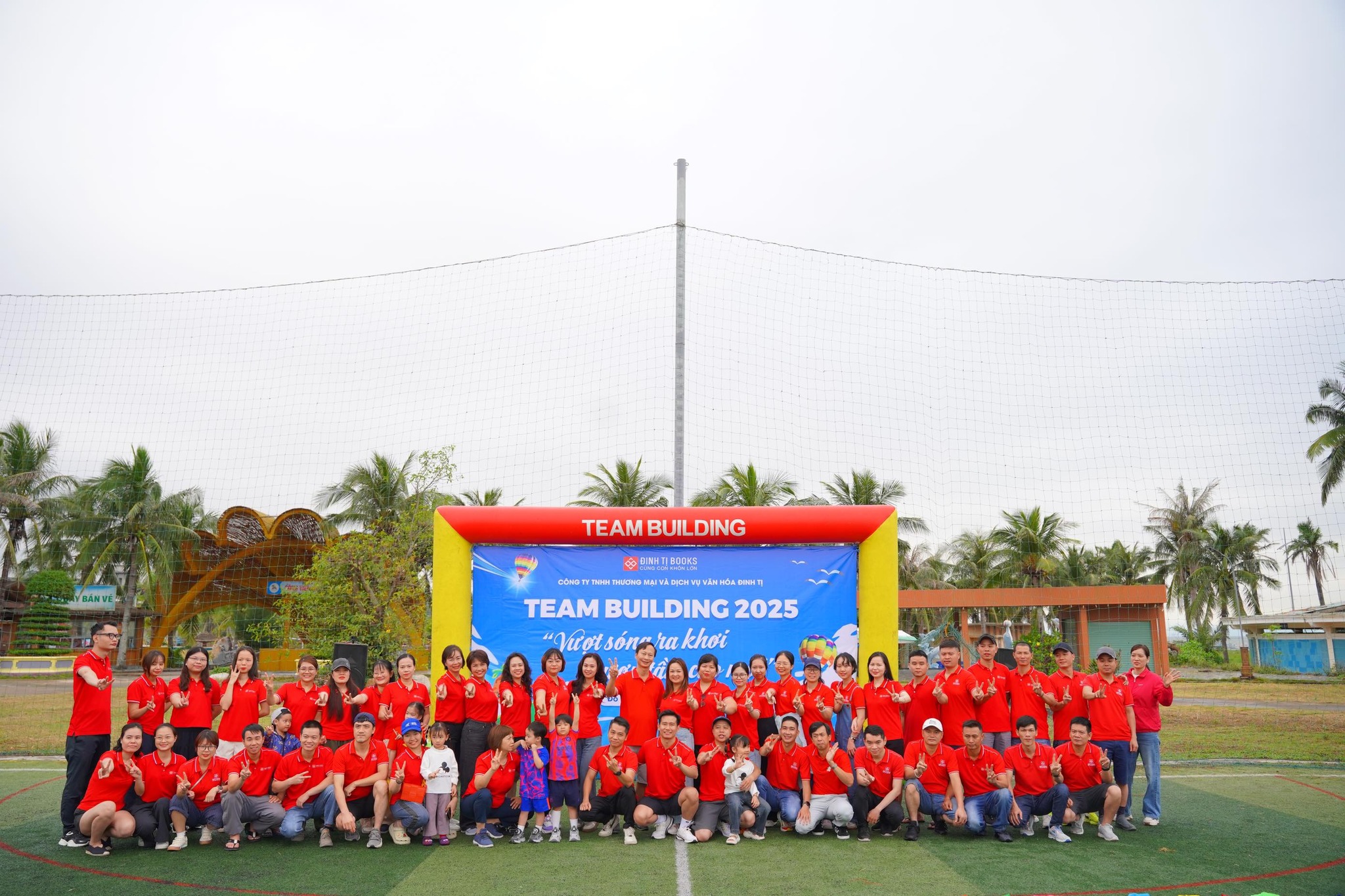 ĐINH TỊ BOOKS 2025 – HÀNH TRÌNH GẮN KẾT DƯỚI SẮC XANH CỦA BIỂN