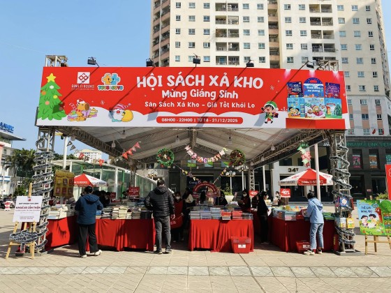 ƯU ĐÃI TỚI 60% TẠI HỘI SÁCH XẢ KHO MỪNG GIÁNG SINH 2025