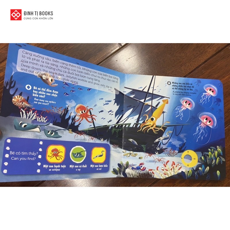 Sách tương tác - Sách chuyển động - First explorers - Sea creatures - Sinh vật biển