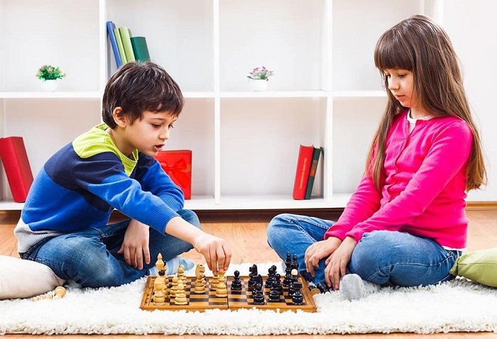 Ngắm khối tượng đài với quen thuộc Cờ Vua: Hướng dẫn cha mẹ dạy con cờ vua trở thành một thách thức thú vị!